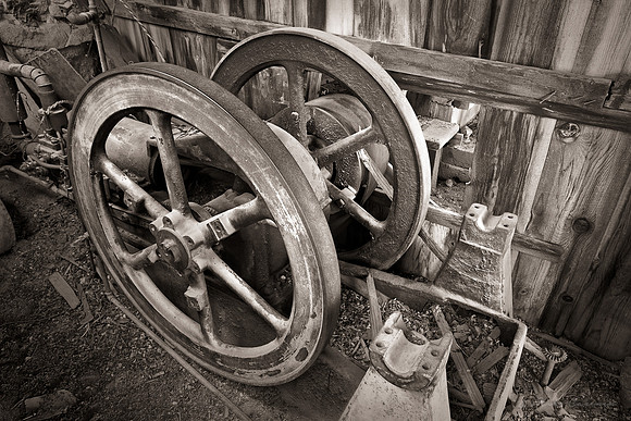"12 HP Gas Engine View #1"