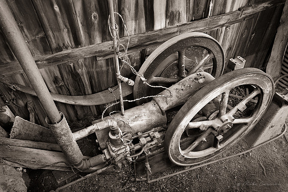 "12 HP Gas Engine View #2